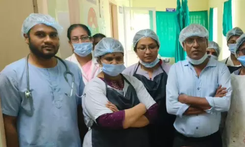 பெண்ணின் வயிற்றில் இருந்த 12 கிலோ கட்டி அகற்றம் பெண்ணின் வயிற்றில் இருந்த 12 கிலோ கட்டி அகற்றம்
