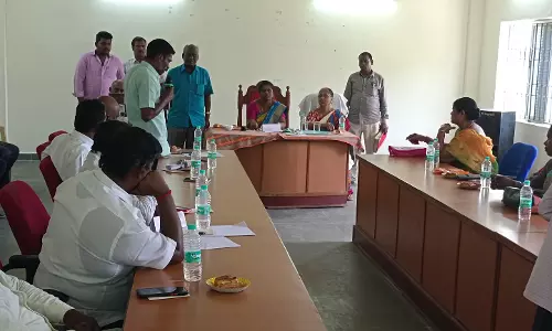 அரசு பள்ளிகளில் மாணவர் சேர்க்கையை அதிகரிக்க வேண்டும்