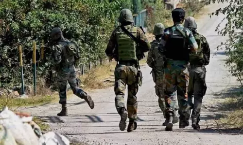 காஷ்மீர் எல்லைக்குள் ஊடுருவிய பாகிஸ்தான் நபர் சுட்டுக்கொலை