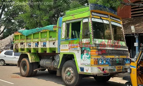 பவானி அருகே மண் கடத்திய லாரி பறிமுதல்