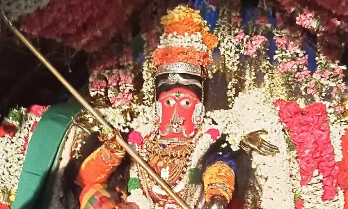 மகிஷாசுரமர்த்தினி அலங்காரத்தில் அருள்பாலித்த ஆகாச மாரியம்மன் மகிஷாசுரமர்த்தினி அலங்காரத்தில் அருள்பாலித்த ஆகாச மாரியம்மன்