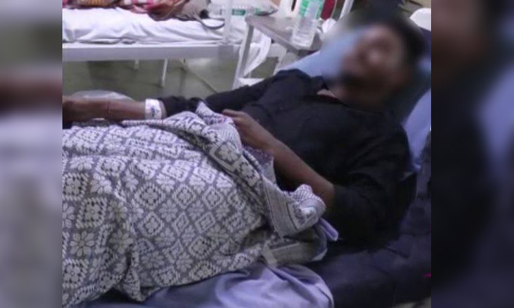 புதிய ஆடையும், கண்ணாடியும் அணிந்து வந்த நபர் மீது கும்பல் தாக்குதல், பெண் மானபங்கம் - குஜராத்தில் அதிர்ச்சி சம்பவம்