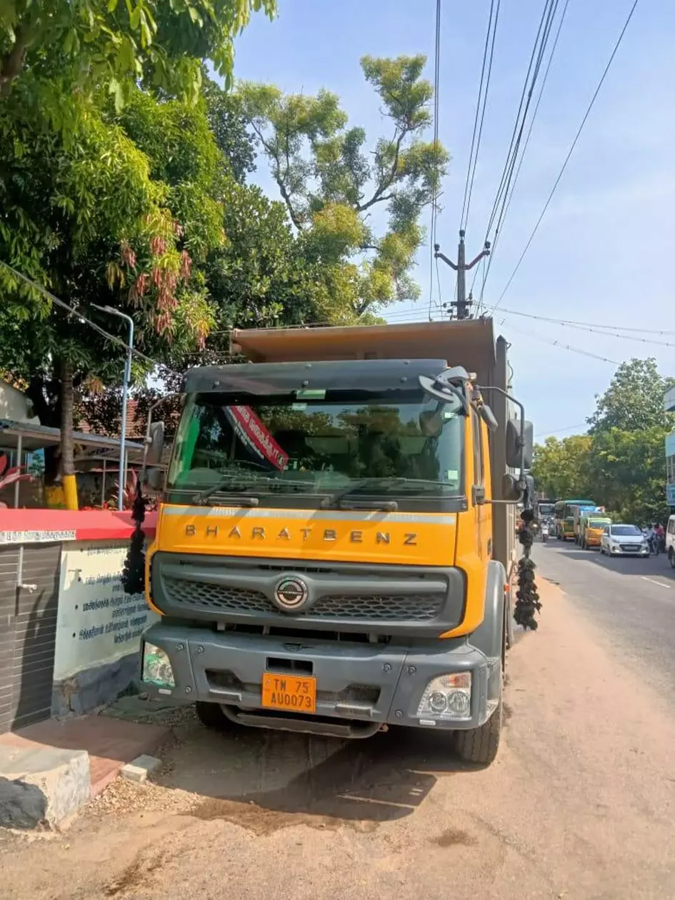 தக்கலையில் அதிக பாரம் ஏற்றிய லாரிக்கு அபராதம் தக்கலையில் அதிக பாரம் ஏற்றிய லாரிக்கு அபராதம்