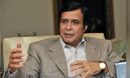 இம்ரான் கான் கட்சித் தலைவர் பர்வேஸ் இலாகி கைது இம்ரான் கான் கட்சித் தலைவர் பர்வேஸ் இலாகி கைது