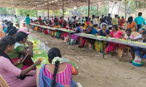 திருச்செந்தூரில் தேவேந்திரகுல வேளாளர் அறமடங்கள் சார்பில் அன்னதானம் திருச்செந்தூரில் தேவேந்திரகுல வேளாளர் அறமடங்கள் சார்பில் அன்னதானம்