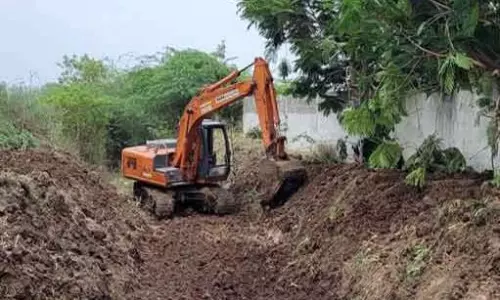 வாய்க்கால்கள் தூர்வாரும் பணி