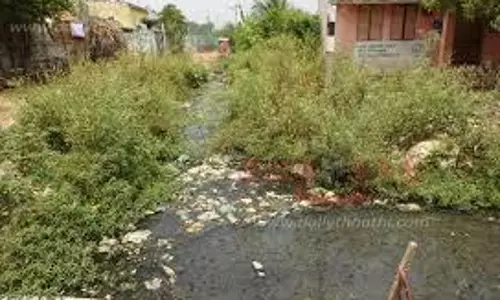 தேங்கி நிற்கும் கழிவுநீரால் சுகாதார சீர்கேடு