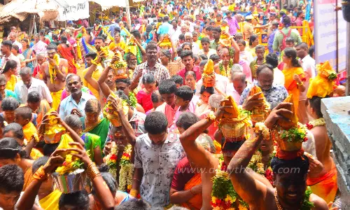 திருப்பரங்குன்றம் முருகப்பெருமானுக்கு 10 மணி நேரம் இடைவிடாது பாலாபிஷேகம் திருப்பரங்குன்றம் முருகப்பெருமானுக்கு 10 மணி நேரம் இடைவிடாது பாலாபிஷேகம்