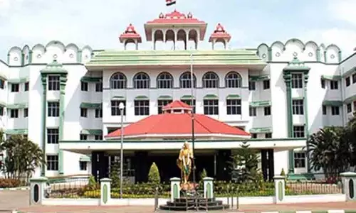 திருவட்டார் ஆதிகேசவப்பெருமாள் நகை விவரங்களை அறிக்கையாக தாக்கல் செய்ய வேண்டும் - மதுரை ஐகோர்ட்டு உத்தரவு