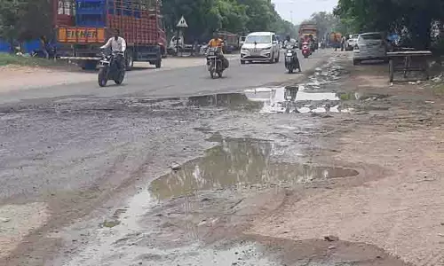 குழாய் உடைப்பால் வீணாகும் குடிநீர்