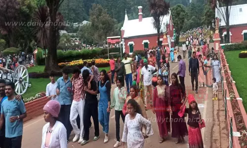 ஊட்டிக்கு சுற்றுலா பயணிகள் வருகை அதிகரிப்பு