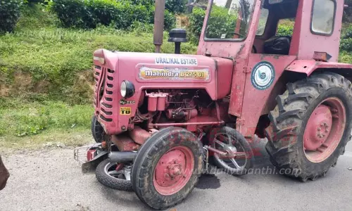 மோட்டார் சைக்கிள் மீது டிராக்டர் மோதி தந்தை, மகன் படுகாயம்