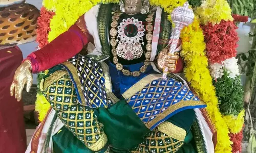 வீர ஆஞ்சநேயர் கோவிலில் சிறப்பு வழிபாடு வீர ஆஞ்சநேயர் கோவிலில் சிறப்பு வழிபாடு