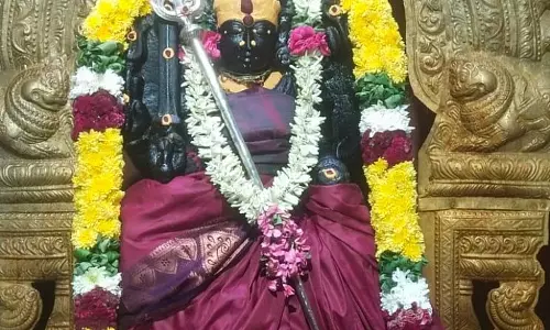 வைகாசி மாத பவுர்ணமியையொட்டிஅம்மன் கோவில்களில் சிறப்பு பூஜை வைகாசி மாத பவுர்ணமியையொட்டிஅம்மன் கோவில்களில் சிறப்பு பூஜை