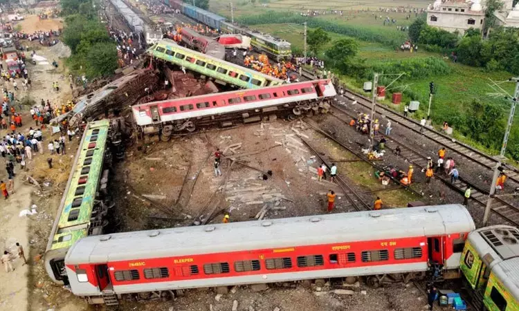 ஒடிசா ரெயில் விபத்தில் சிக்கியவர்கள் குறித்து தகவல் அளிக்க கலெக்டர் அலுவலகத்தில் கட்டுப்பாட்டு அறை அமைப்பு