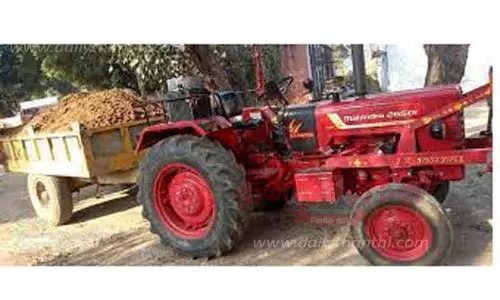 மண் கடத்திய டிராக்டர் பறிமுதல்