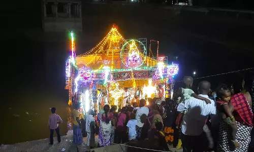 விராலிமலை முருகன் கோவிலில் தெப்ப உற்சவம் விராலிமலை முருகன் கோவிலில் தெப்ப உற்சவம்