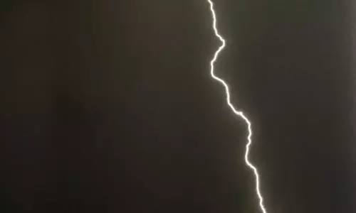 ஈரோடு, சென்னிமலையில் இடி-மின்னலுடன் மழை