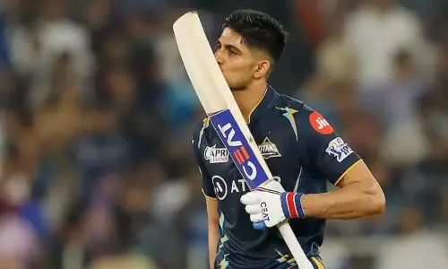 சுப்மன் கில் போன்ற வீரருக்கு பந்துவீசுவது சச்சினுக்கு பந்து வீசுவது போல் இருக்கும் - பாக். முன்னாள் வீரர்