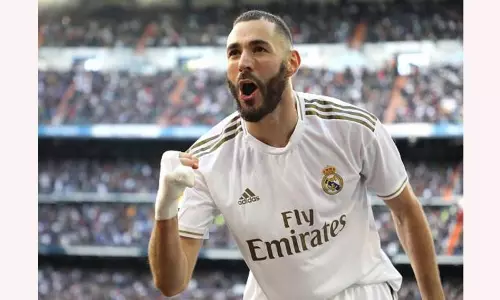 ரியல் மாட்ரிட் அணியை விட்டு வெளியேறுகிறார் கரீம் பென்சிமா