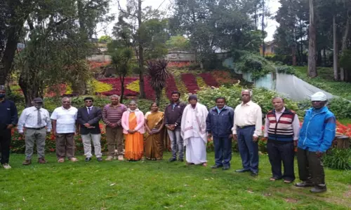 ஊட்டியில் 500-வது மலைச்சாரல் கவியரங்கம்