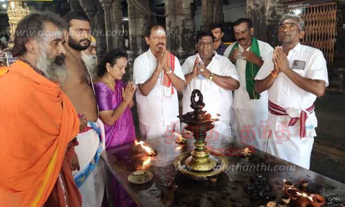 ரெயில் விபத்தில் இறந்தவர்களுக்கு மோட்ச தீபம்