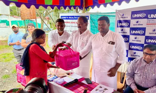 சோலூர்மட்டம் அரசு ஆரம்ப சுகாதார மையத்திற்கு ரூ.3 லட்சம் மருத்துவ உபகரணங்கள்-கெங்கரை ஊராட்சி தலைவர் வழங்கினார்