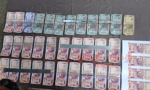 200, 100 ரூபாய் கள்ளநோட்டுகள் தயாரித்த 3 சிறுவர்கள் கைது 200, 100 ரூபாய் கள்ளநோட்டுகள் தயாரித்த 3 சிறுவர்கள் கைது