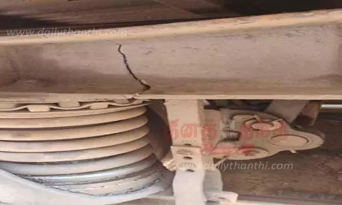 ரெயில் பெட்டியை தாங்கும் அடிச்சட்டத்தில் விரிசல்: கொல்லம்-சென்னை ரெயில் விபத்தில் இருந்து தப்பியது