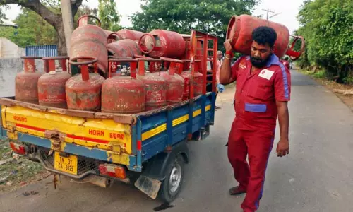 சமையல் கியாஸ் சிலிண்டர் வினியோகத்தில் தாமதம் - பொதுமக்கள் கருத்து