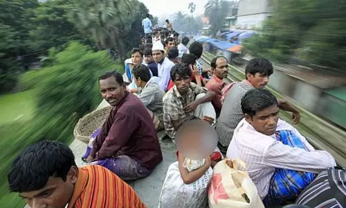 உத்தரபிரதேசத்தில் சட்டவிரோதமாக தங்கி இருந்த வங்காளதேசத்தினர் 4 பேர் கைது