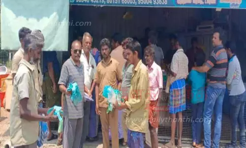 இறைச்சி கடைகளில் திடீர் சோதனை: 27 கிலோ பிளாஸ்டிக் பைகள் பறிமுதல் இறைச்சி கடைகளில் திடீர் சோதனை: 27 கிலோ பிளாஸ்டிக் பைகள் பறிமுதல்