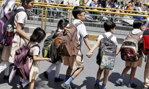 வெயிலின் தாக்கம் குறையாததால் பள்ளிகள் திறப்பு மீண்டும் தள்ளிப்போகுமா..?