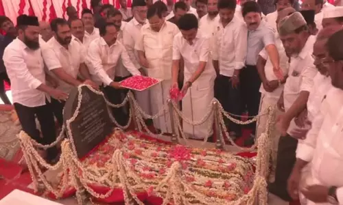 காயிதே மில்லத் நினைவிடத்தில் முதல்-அமைச்சர் மு.க.ஸ்டாலின் மரியாதை..! காயிதே மில்லத் நினைவிடத்தில் முதல்-அமைச்சர் மு.க.ஸ்டாலின் மரியாதை..!