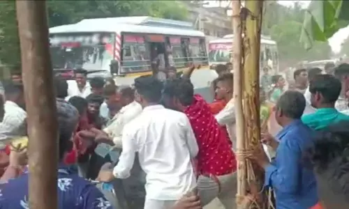 பாயசம் சரி இல்லை சாம்பாரை  கொட்டி  திருமண நிச்சயதார்த்த விழாவில் அடிதடி...!