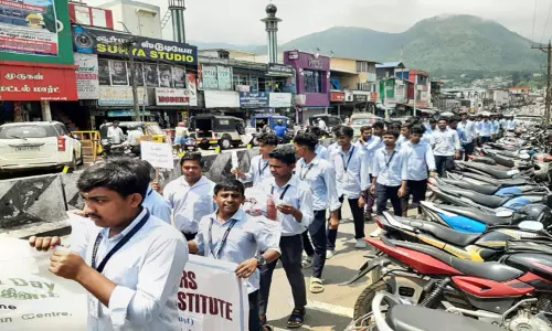 உலக சுற்றுச்சூழல் தினம்: கூடலூரில் மாணவர்கள் விழிப்புணர்வு ஊர்வலம் உலக சுற்றுச்சூழல் தினம்: கூடலூரில் மாணவர்கள் விழிப்புணர்வு ஊர்வலம்