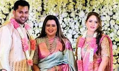 நடிகர் அம்பரீஷ்-சுமலதா எம்.பி. மகன் அபிஷேக்-அவிவா திருமணம் பெங்களூருவில் நடந்தது நடிகர் அம்பரீஷ்-சுமலதா எம்.பி. மகன் அபிஷேக்-அவிவா திருமணம் பெங்களூருவில் நடந்தது