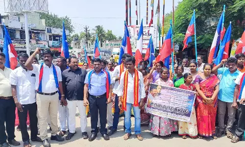 தீண்டாமை சுவரை அகற்றக் கோரி போராட்டம்