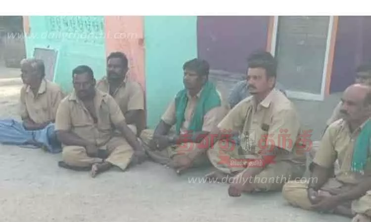 துப்புரவு பணியாளர்கள் முற்றுகை போராட்டம்