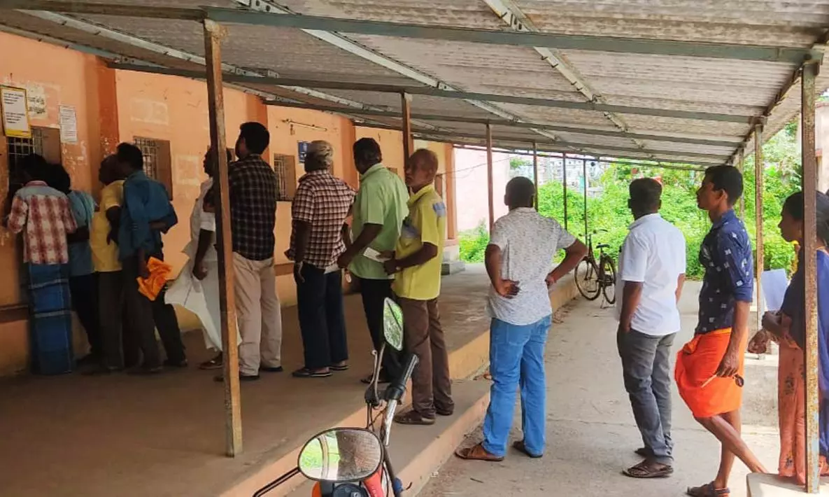 உடுமலை மின் வாரியத்தில் மின் கட்டண வசூல் மையம் கூடுதலாக திறக்கப்படுமா? உடுமலை மின் வாரியத்தில் மின் கட்டண வசூல் மையம் கூடுதலாக திறக்கப்படுமா?