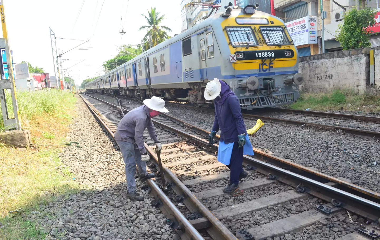 ரெயில் விபத்துகளை தடுக்க தீவிர கண்காணிப்பு