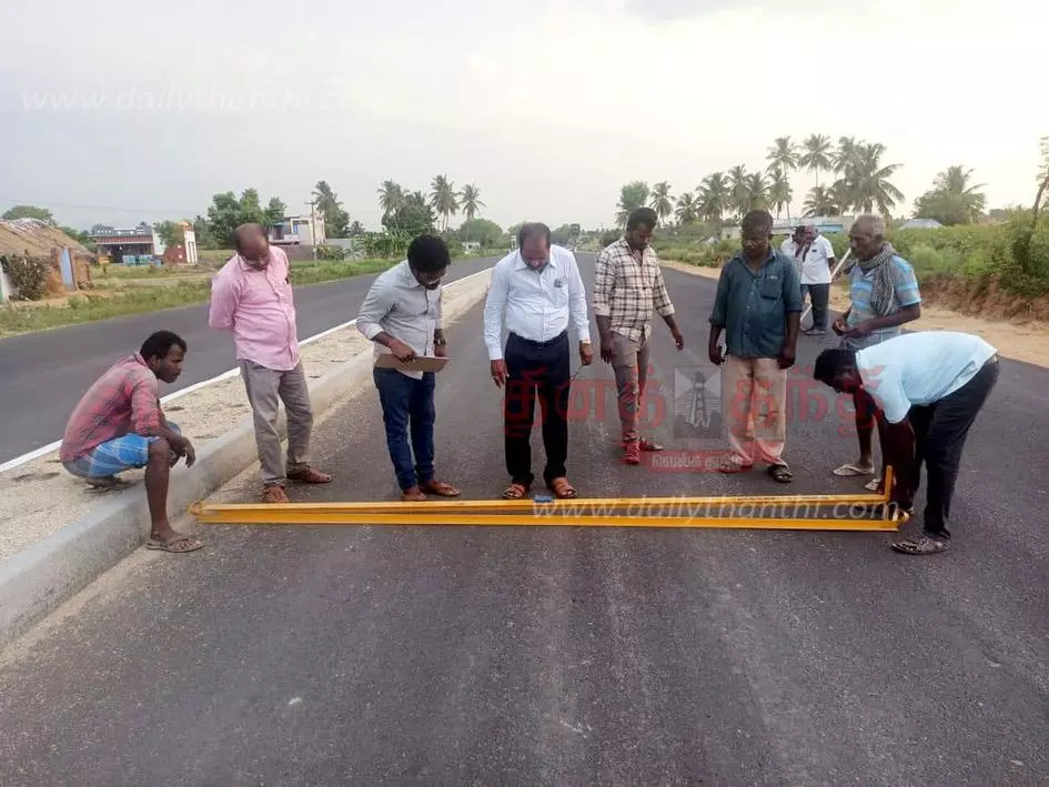 அரூர் அருகே நான்கு வழி சாலை பணியை அதிகாரிகள் ஆய்வு