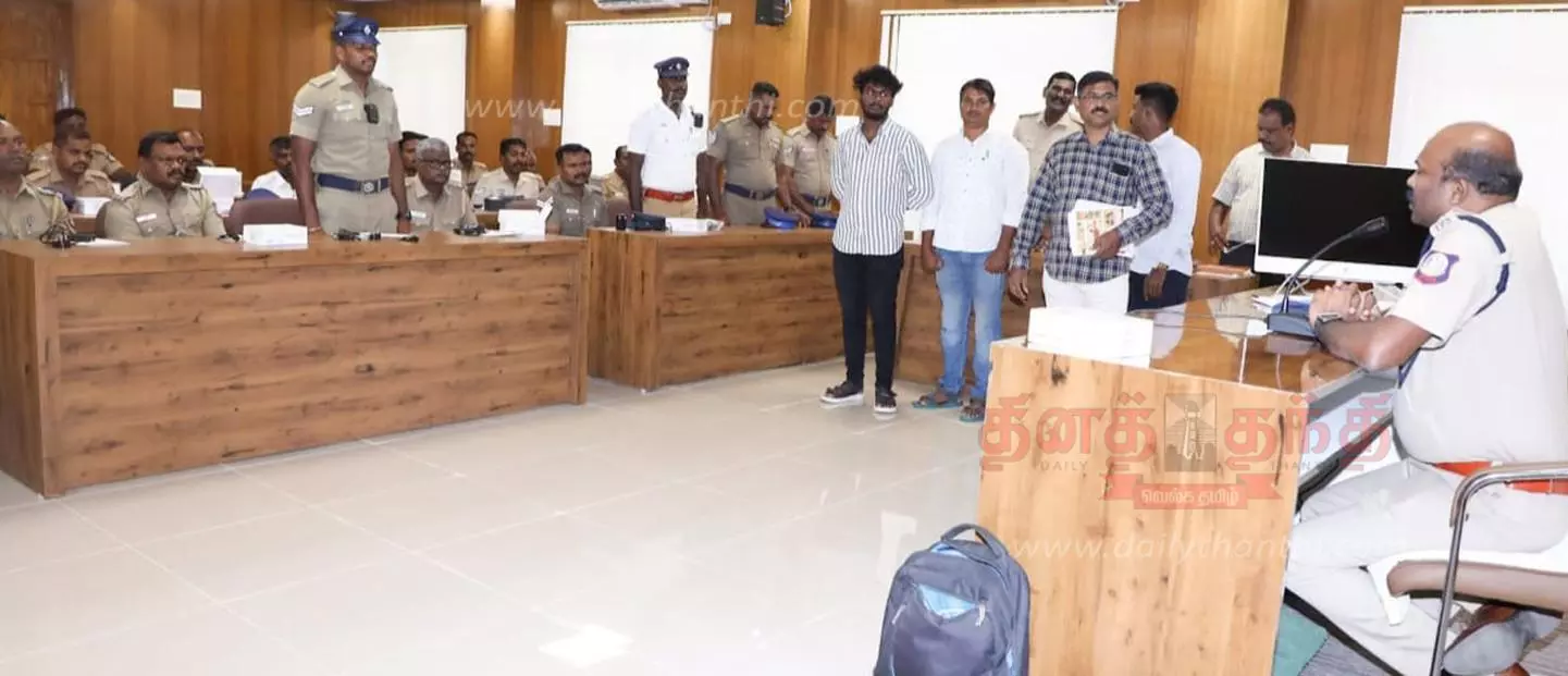 மக்கள் அதிகம் கூடும் இடங்களில் காவலர்கள் பாடி கேமராக்களை பொருத்தி கண்காணிப்பு பணி மேற்கொள்ள வேண்டும் - போலீஸ் சூப்பிரண்டு அறிவுறுத்தல்