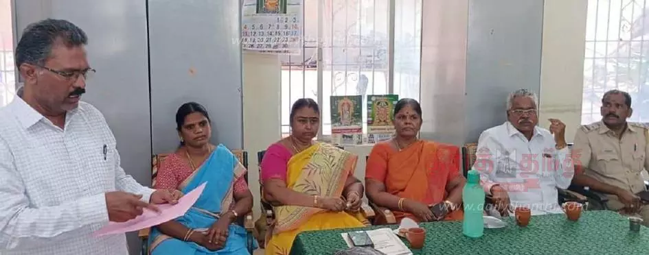 அரூரில் விளம்பர பேனர்களை அகற்றுவது குறித்து ஆலோசனை கூட்டம்