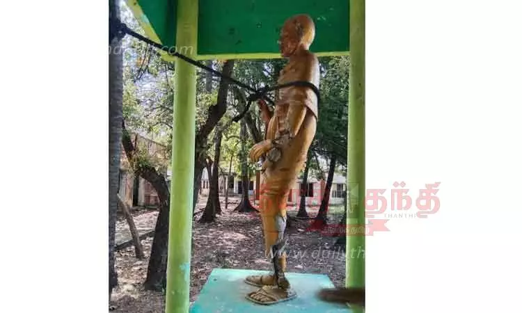மகாத்மா காந்தி உருவச்சிலை சேதம்