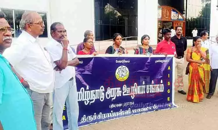 மல்யுத்த வீராங்கனைகளுக்கு ஆதரவாக ஆர்ப்பாட்டம்