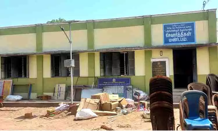 நீலிவனநாதர் கோவில் பக்தர்கள் தங்கும் மண்டபத்தில் திடீர் தீ நீலிவனநாதர் கோவில் பக்தர்கள் தங்கும் மண்டபத்தில் திடீர் தீ