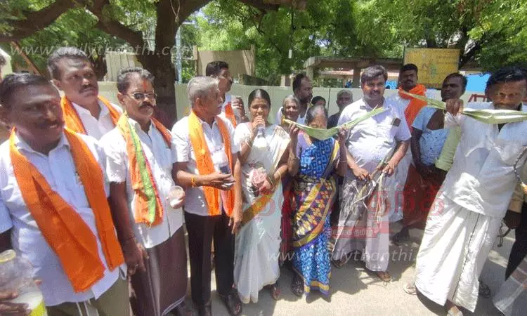 இந்து மக்கள் கட்சியினர் கள் குடிக்கும் போராட்டம்