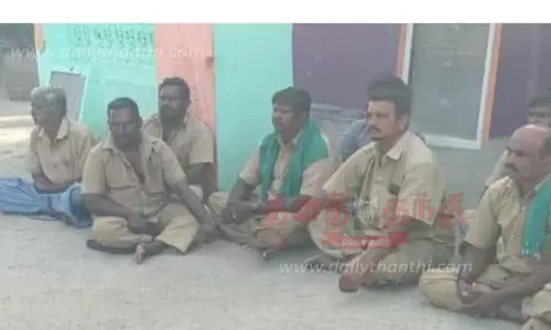 துப்புரவு பணியாளர்கள் முற்றுகை போராட்டம்