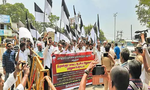 திருவள்ளூர் மாவட்ட கலெக்டர் அலுவலகம் முன்பு முஸ்லிம் முன்னேற்ற கழகம் ஆர்ப்பாட்டம்